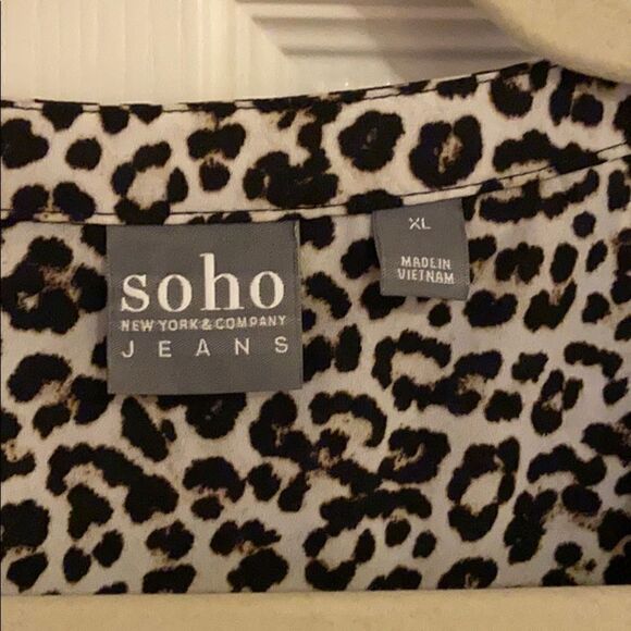Snow leopard button down top - Picture 3 of 4